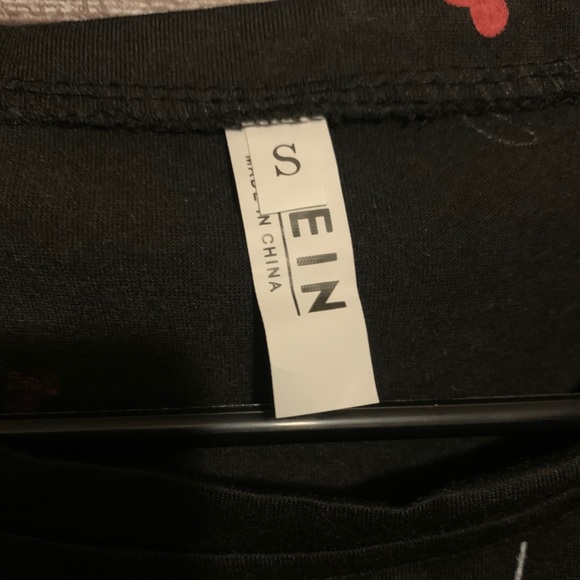 LAST CHANCE! Graphic Love Heart Black Crop Top - Picture 7 of 8